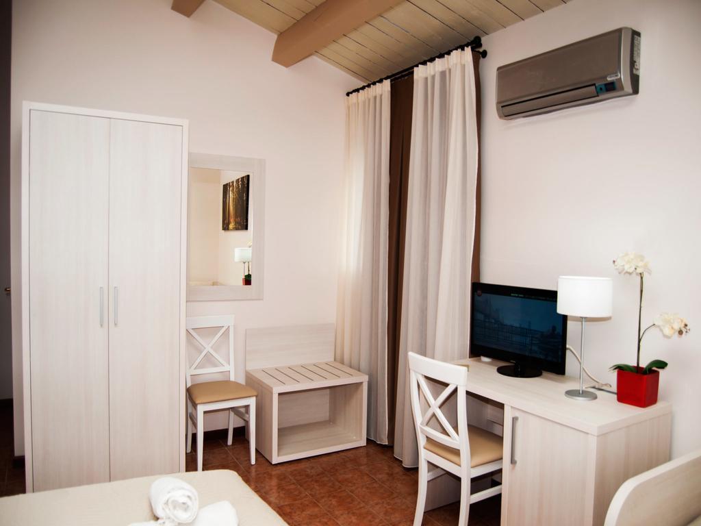 Torre Di Renda Guest House เปียซซา อาร์เมรีนา ภายนอก รูปภาพ
